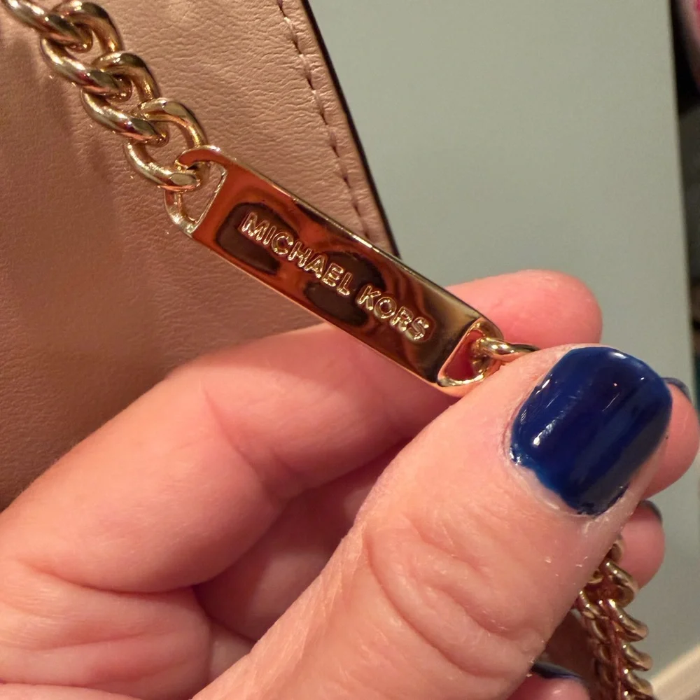 Michael Kors Slone Ruffle Light Pink Handbag with Gold Chain - Picture 3 of 10